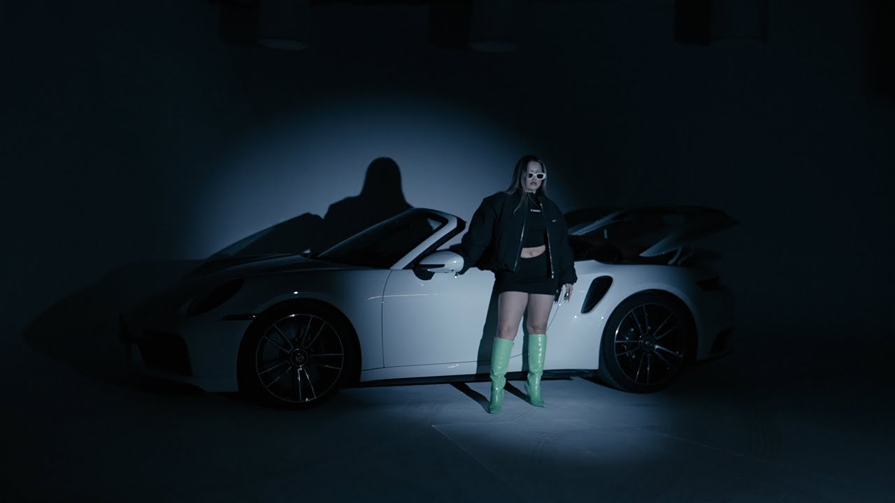 Lyrics Elanur – Tic Tac Toe (Official Video)