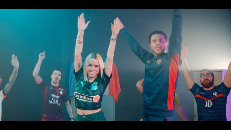 Lyrics Yanns – Mains en L’air (Clip Officiel)