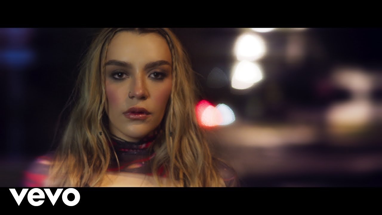 Letra Sofia Castro – Tengo Que Partir