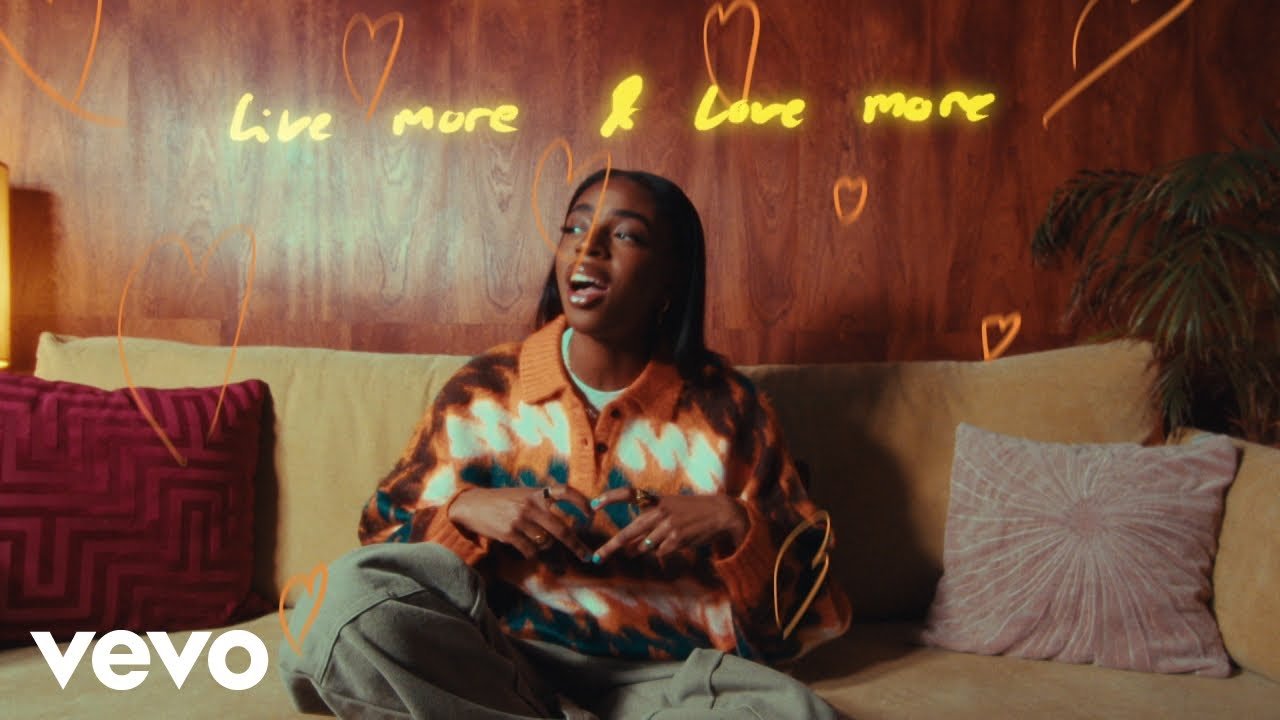 Lyrics Cat Burns – live more & love more