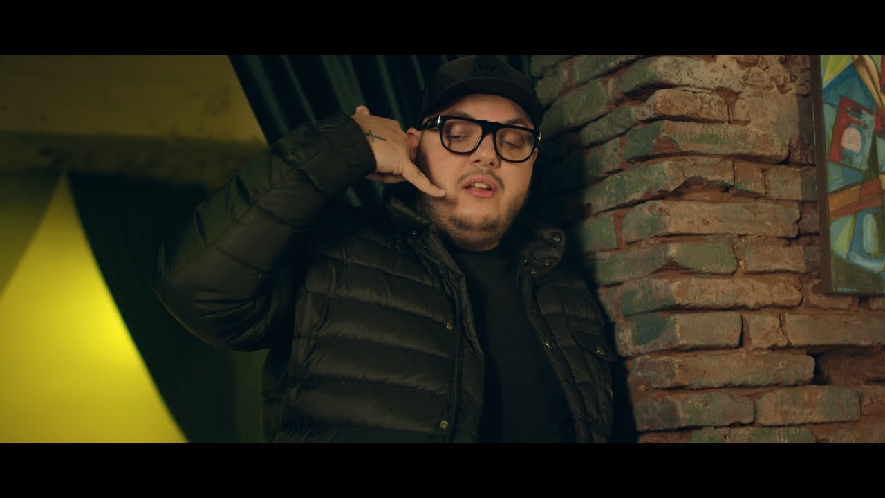 Lyrics Leo de la Kuweit – Azi lumea te suna des