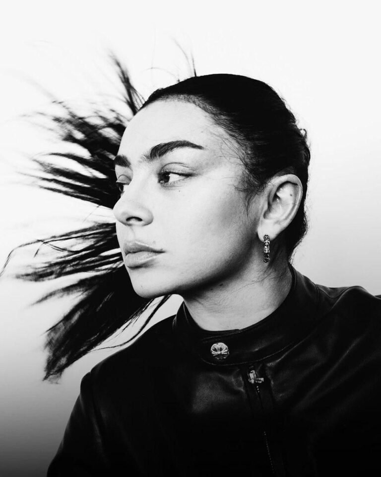 Charli xcx – Camera (Lyrics & Video)
