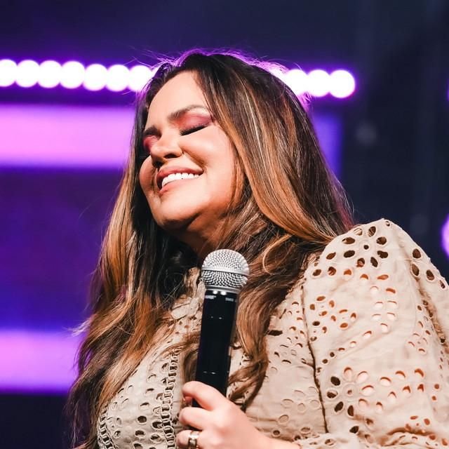 Sarah Farias – Eu Me Humilho (Letra & Video)