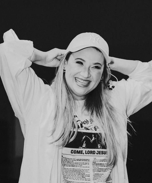 Thamires Garcia – Canção do Valente (Lyrics & Video)
