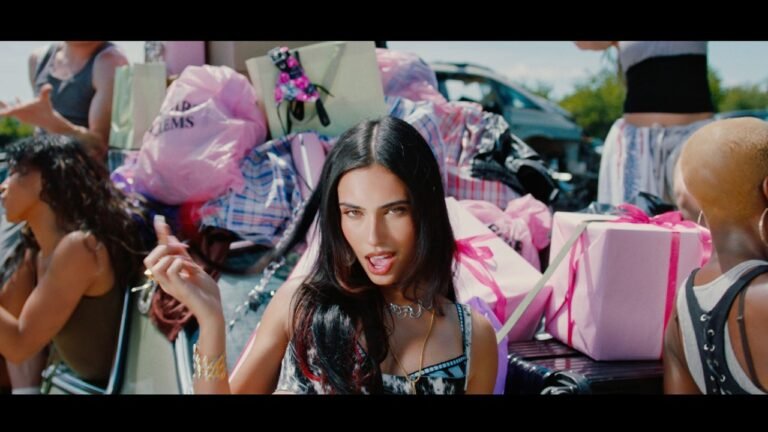 Kylie Cantrall – Closet (Letra & Video)