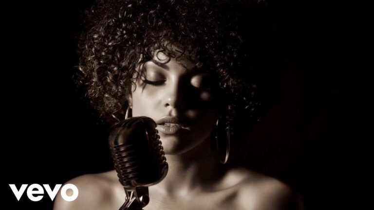 Luna Amour – All Of This Time (Letra & Video)