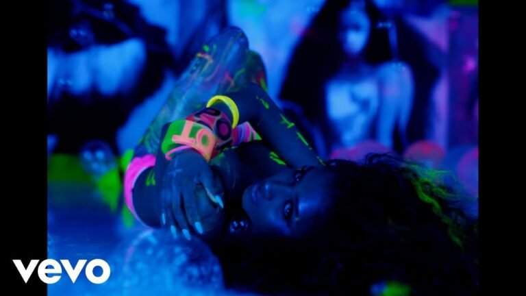 Tyla – HOT TUBS (Lyrics & Video)