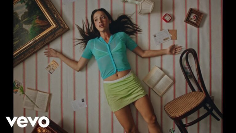Claudia Arenas – como un imán (Letra & Video)
